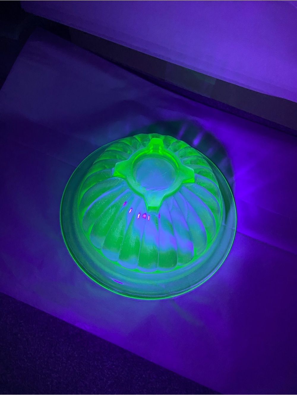 Vtg Hazel Atlas Green Depression Uranium Glass Ribbed Mixing Bowl 4-Footed Base - Picture 17 of 17